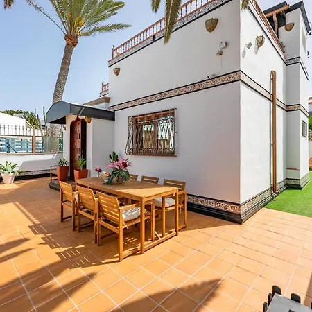 Bay Beachfront By Holidays Villa