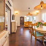 Bay Beachfront By Holidays *