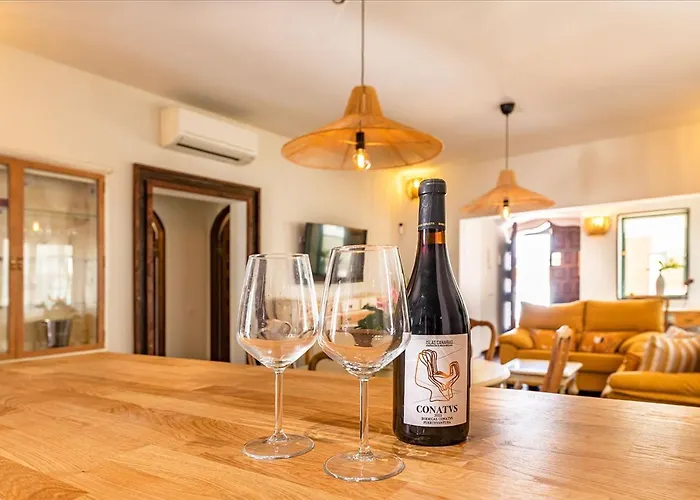 Bay Beachfront By Holidays *