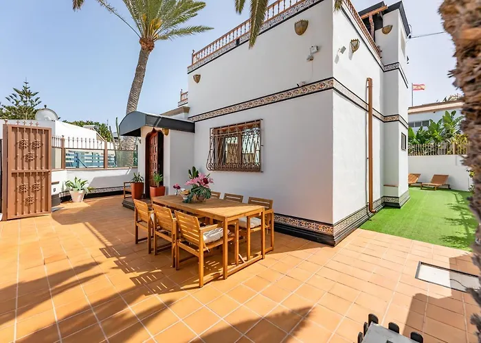 Bay Beachfront By Holidays 别墅